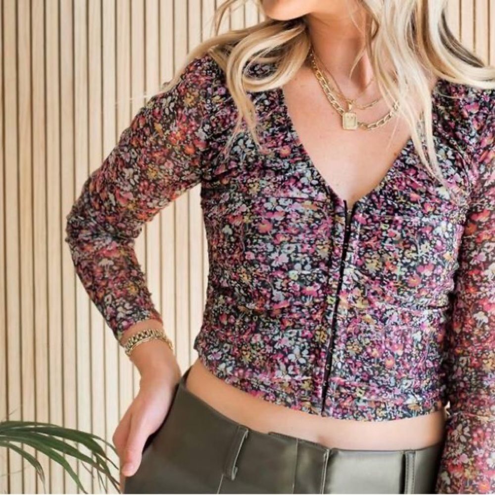 STEVE MADDEN Floral Mesh Long Sleeve Crop Top Hook And Eye Front Sz XS Small New